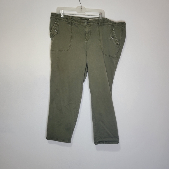 Torrid casual crop twill military green pants - Picture 1 of 6